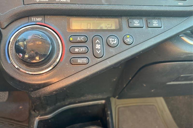 Toyota Prius c  2014