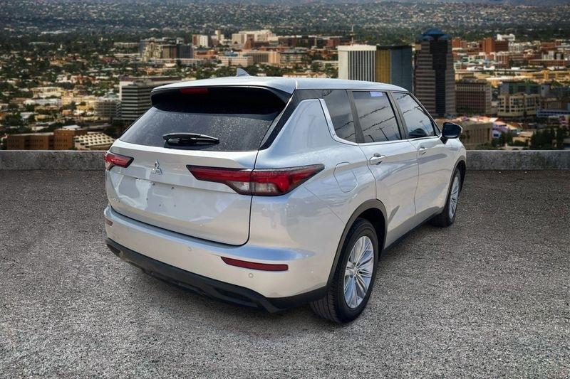 Mitsubishi Outlander  2022