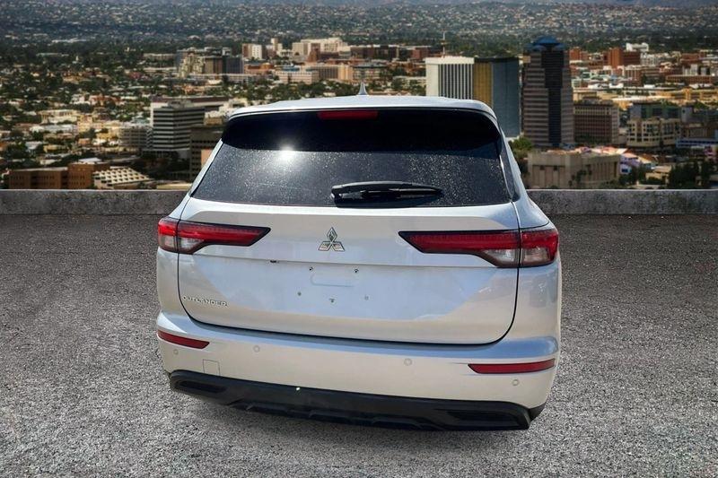 Mitsubishi Outlander  2022