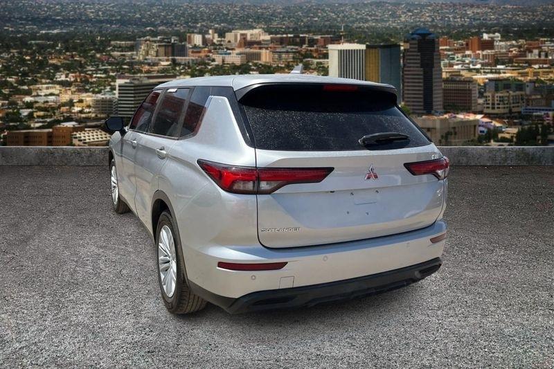 Mitsubishi Outlander  2022
