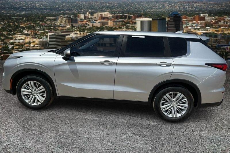 Mitsubishi Outlander  2022