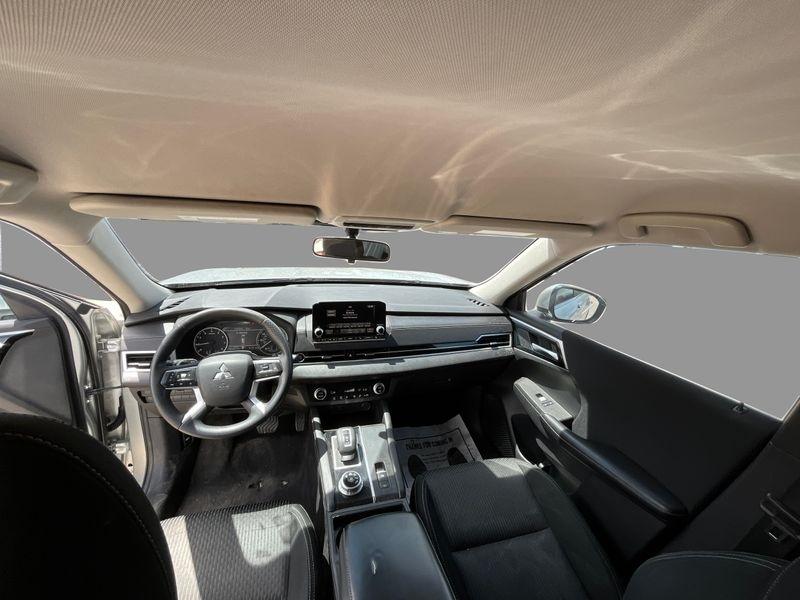 Mitsubishi Outlander  2022