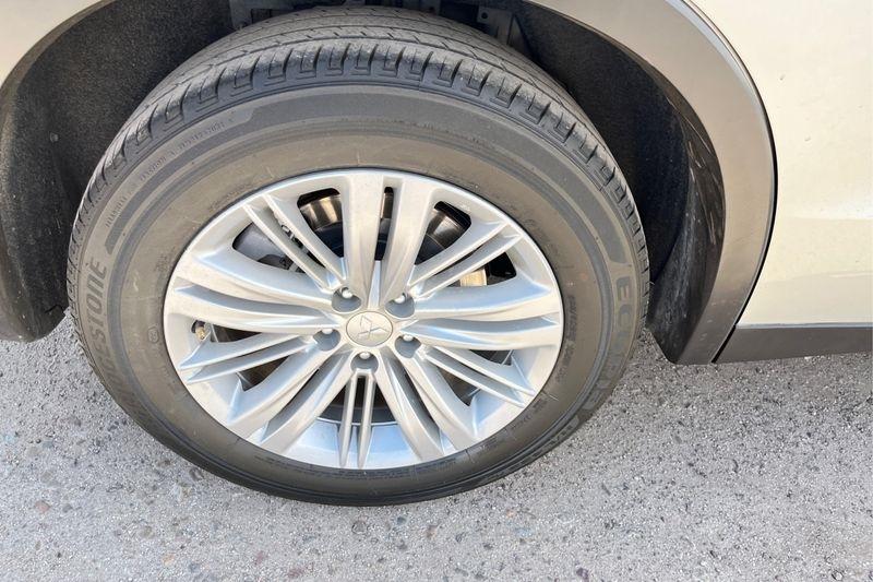 Mitsubishi Outlander  2022