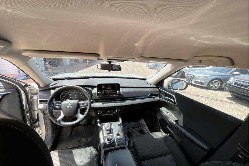 Mitsubishi Outlander  2022