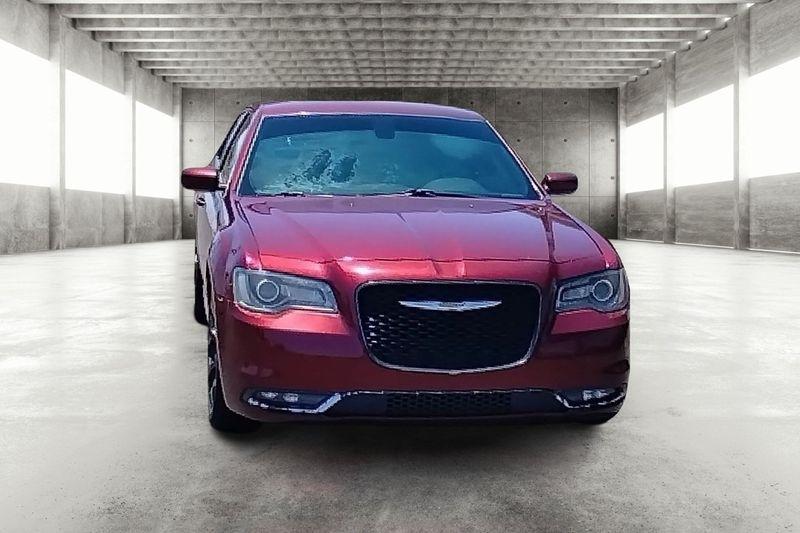 Chrysler 300  2019