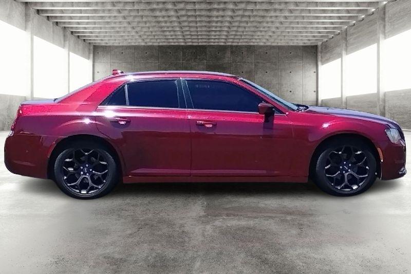 Chrysler 300  2019