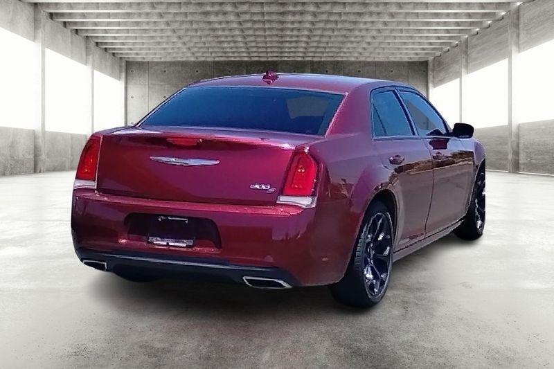 Chrysler 300  2019
