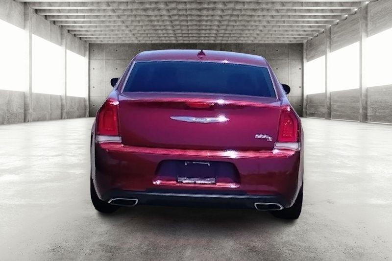 Chrysler 300  2019