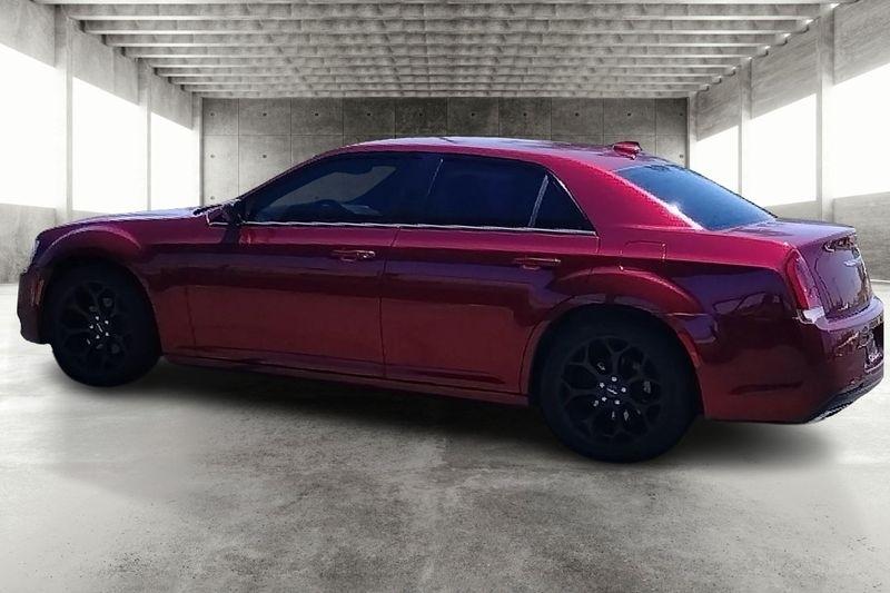 Chrysler 300  2019