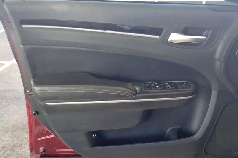Chrysler 300  2019