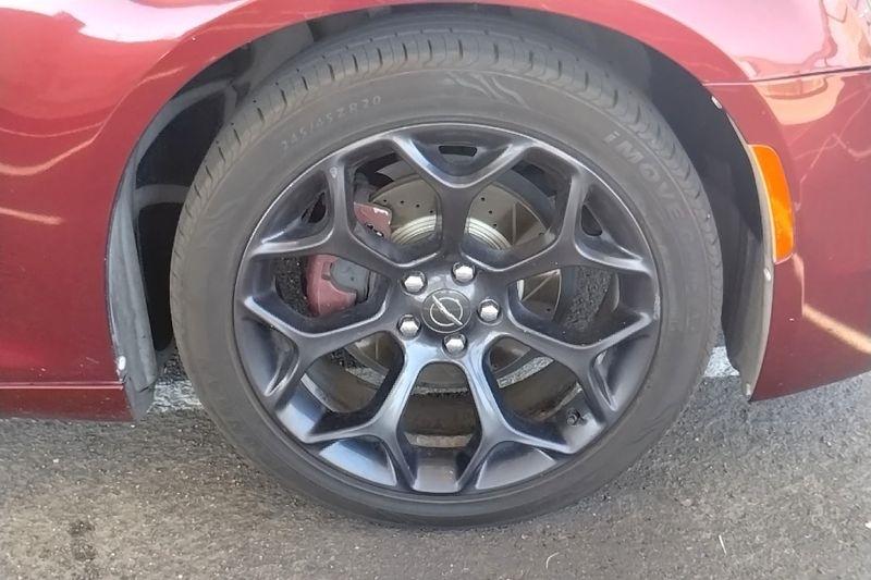 Chrysler 300  2019