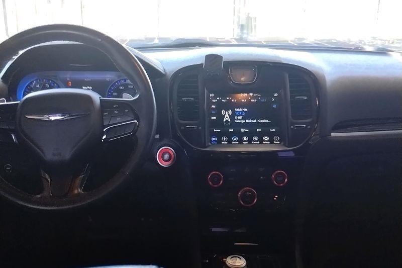 Chrysler 300  2019