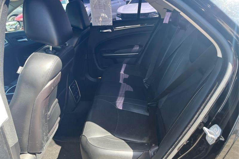 Chrysler 300  2016