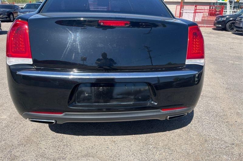 Chrysler 300  2016
