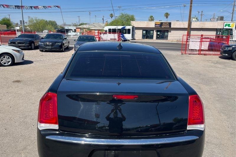 Chrysler 300  2016
