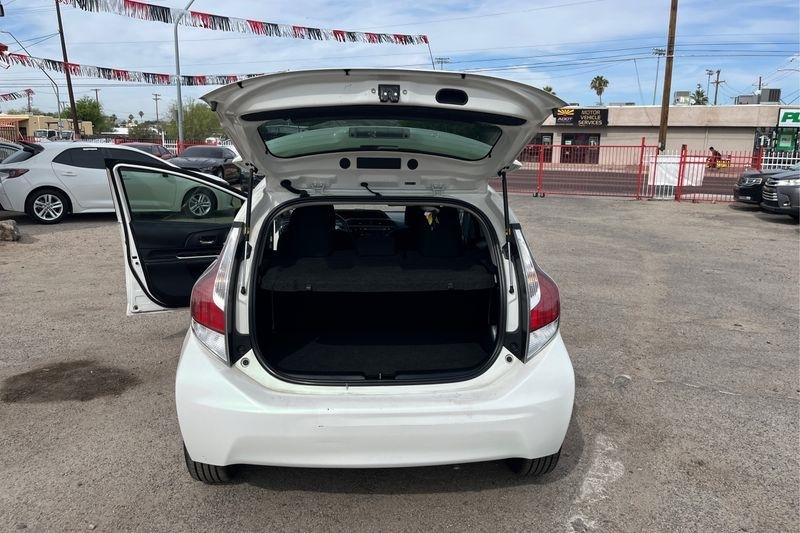 Toyota Prius c  2015
