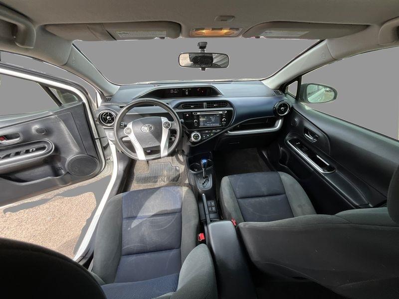 Toyota Prius c  2015