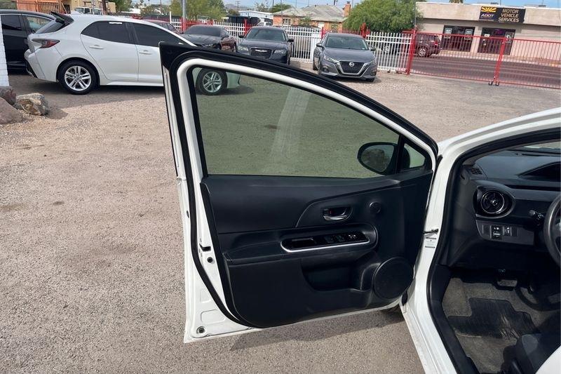 Toyota Prius c  2015
