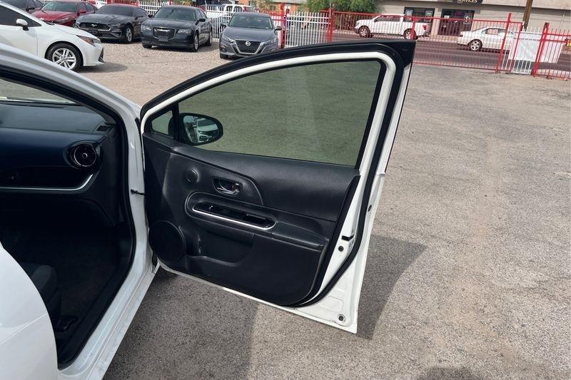 Toyota Prius c  2015