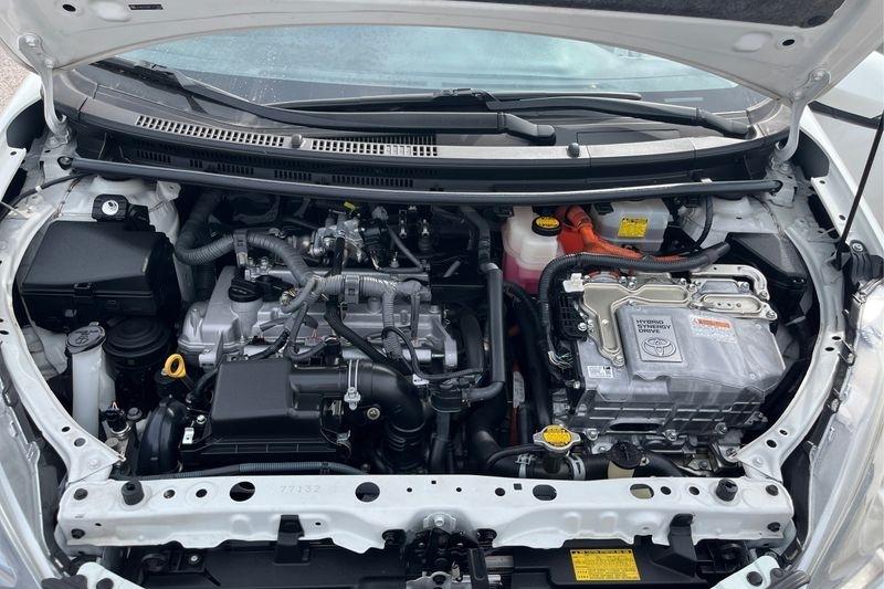 Toyota Prius c  2015