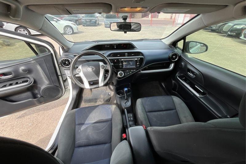 Toyota Prius c  2015