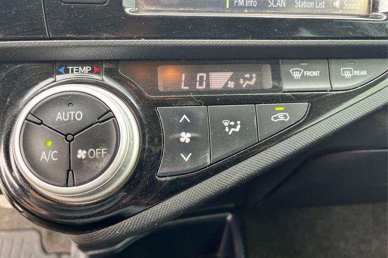 Toyota Prius c  2015