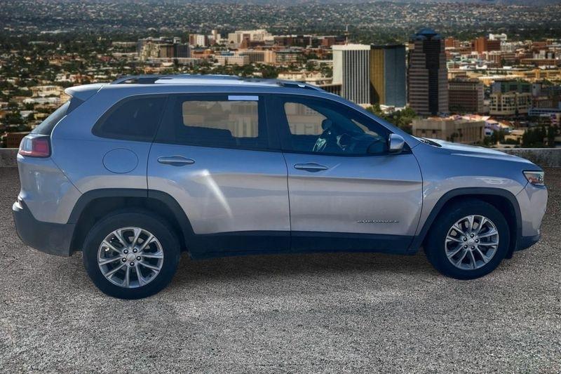 Jeep Cherokee photo 3