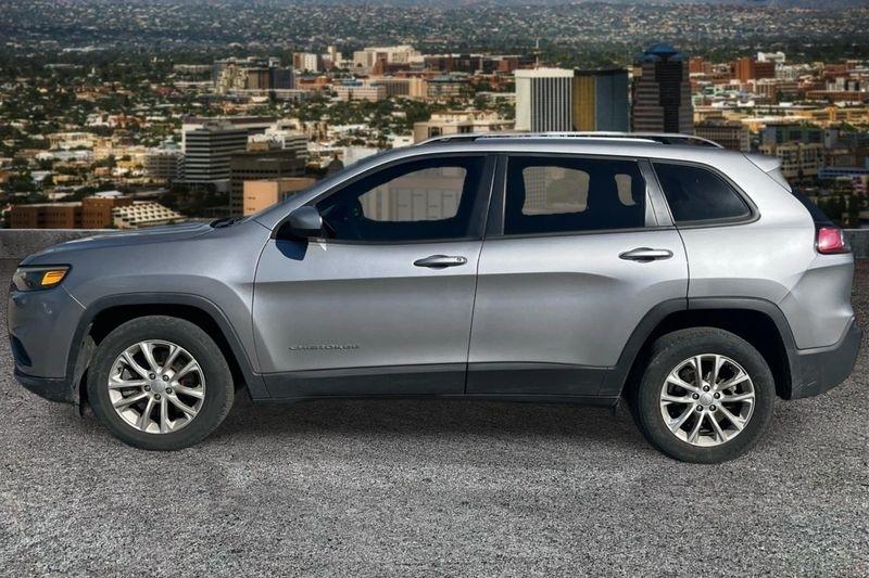 Jeep Cherokee photo 7