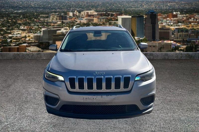 Jeep Cherokee photo 8