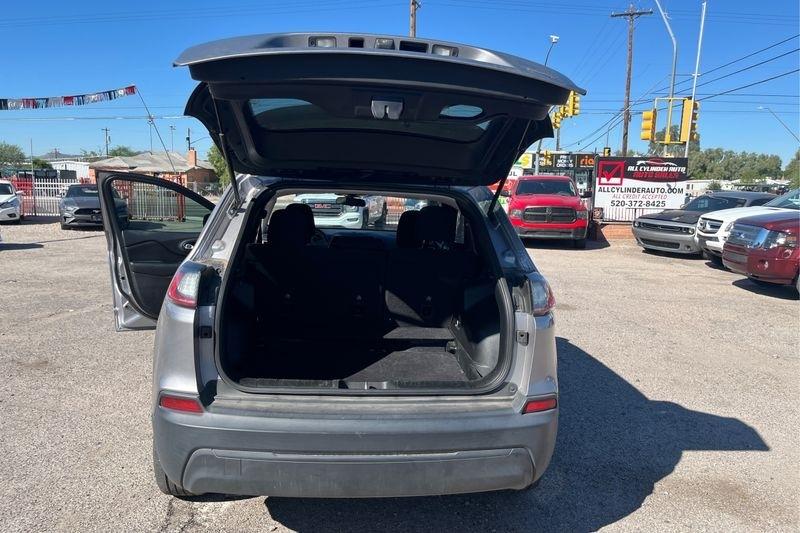 Jeep Cherokee photo 11