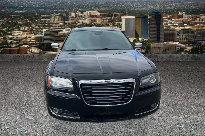 Chrysler 300 photo 8