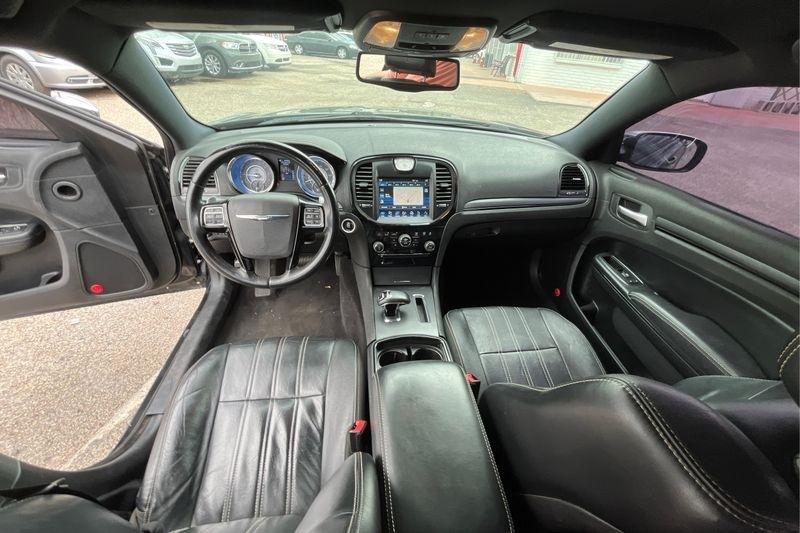Chrysler 300 photo 28