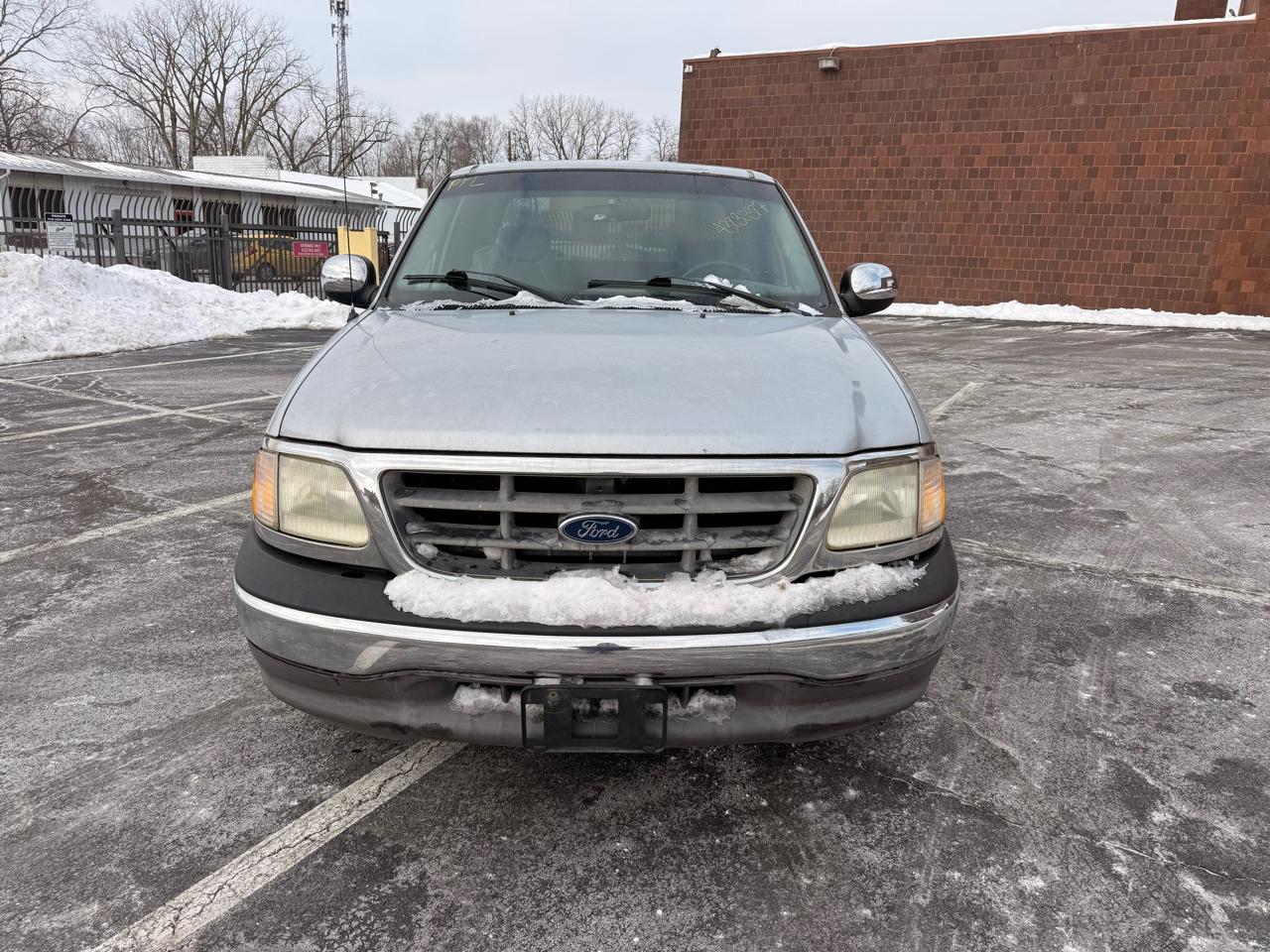 Ford F-150 XL SuperCab Short Bed 2WD 2002