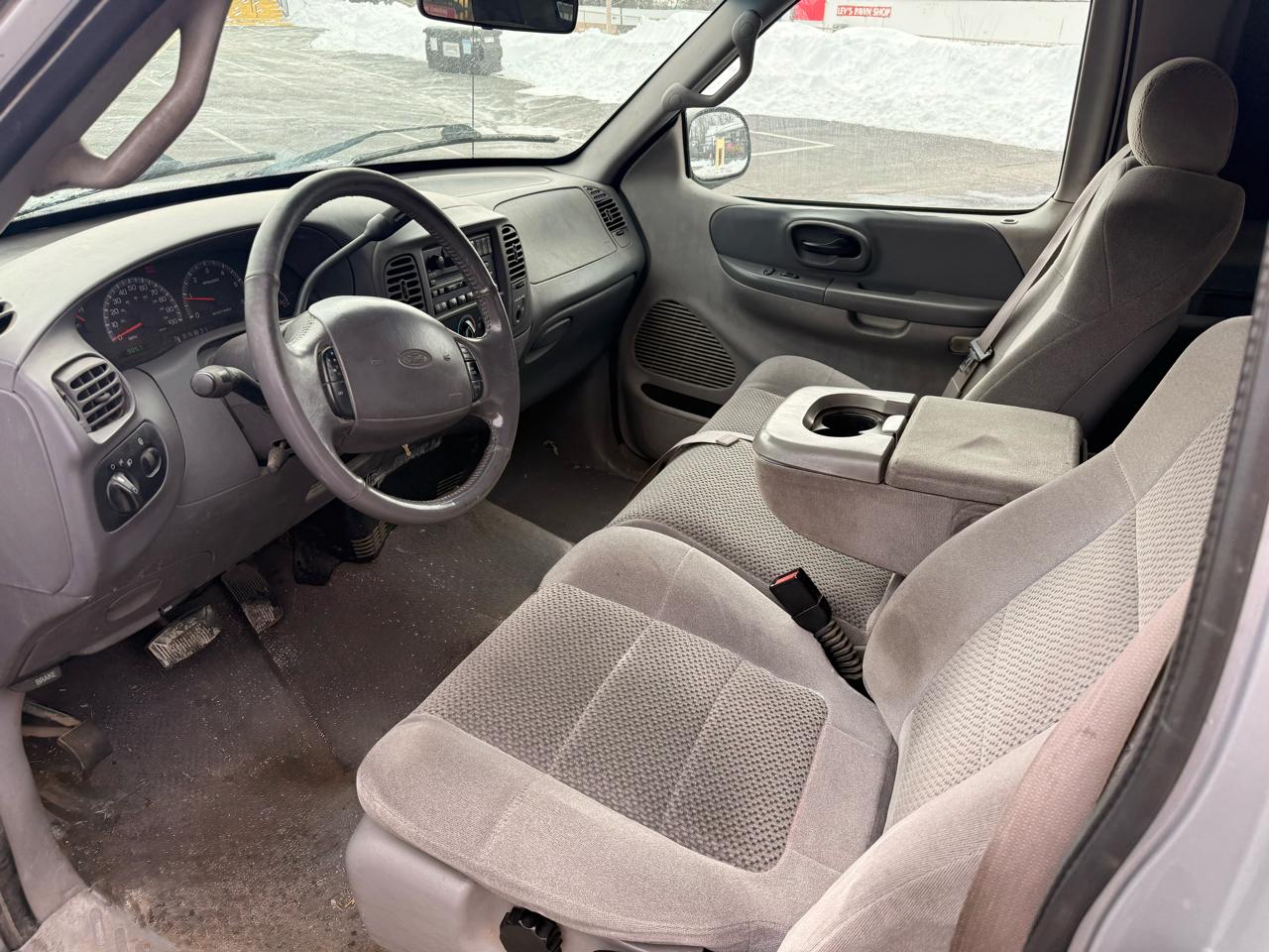 Ford F-150 XL SuperCab Short Bed 2WD 2002