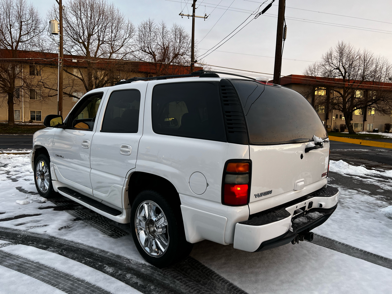 GMC Yukon Denali Base 2004