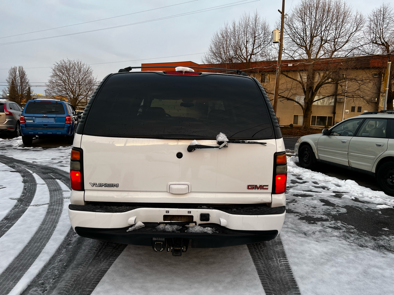 GMC Yukon Denali Base 2004