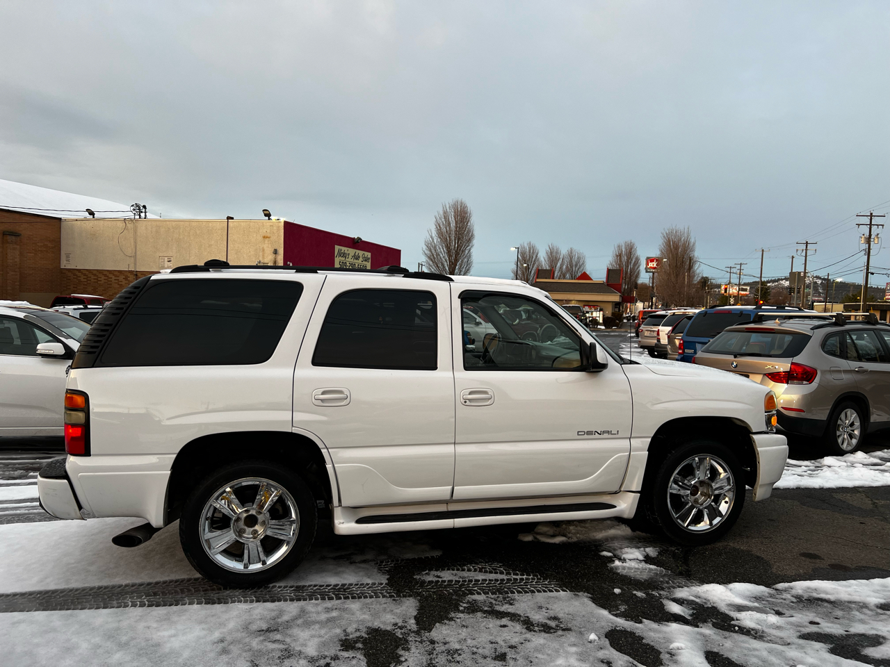 GMC Yukon Denali Base 2004