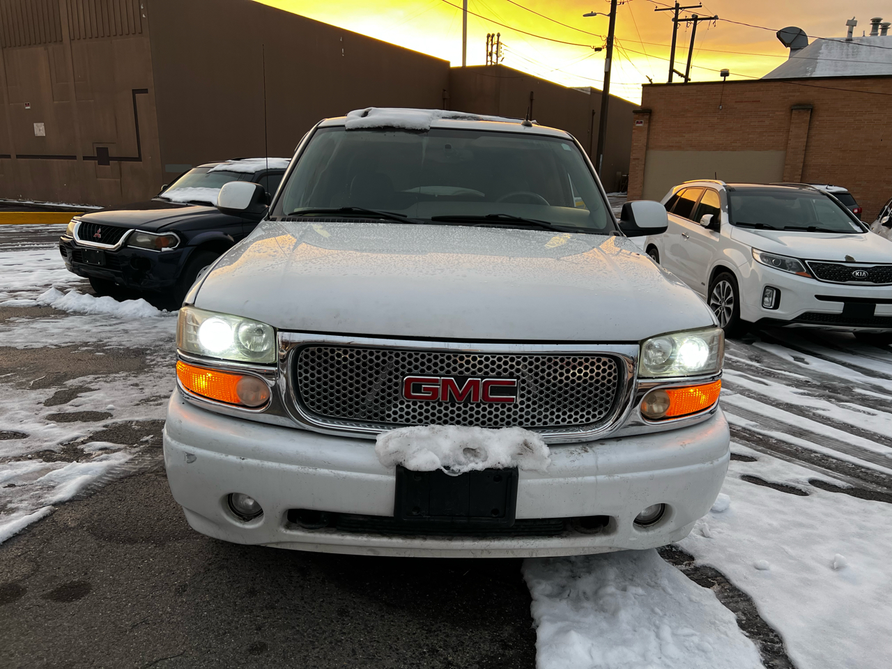 GMC Yukon Denali Base 2004