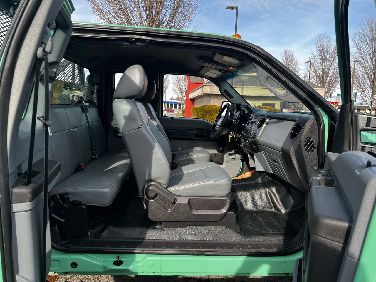 Ford F-550 SuperCab DRW 4WD 2012