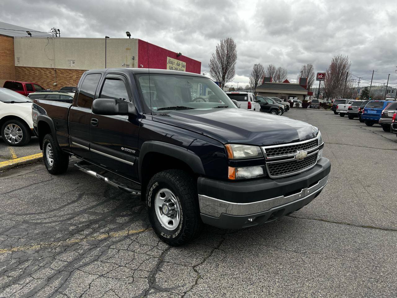 Chevrolet Silverado 2500HD LT Ext. Cab Short Bed 4WD 2005