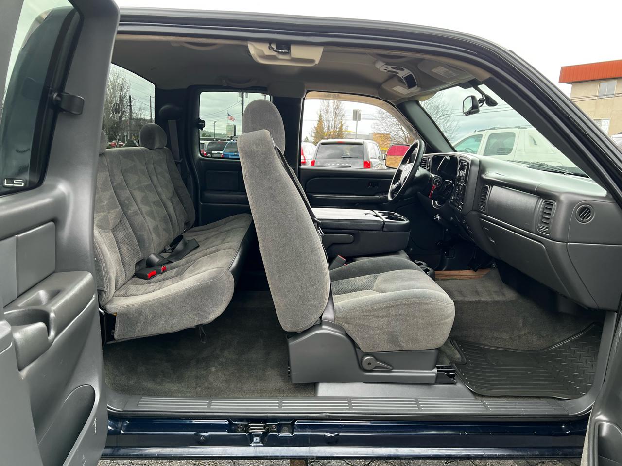 Chevrolet Silverado 2500HD LT Ext. Cab Short Bed 4WD 2005