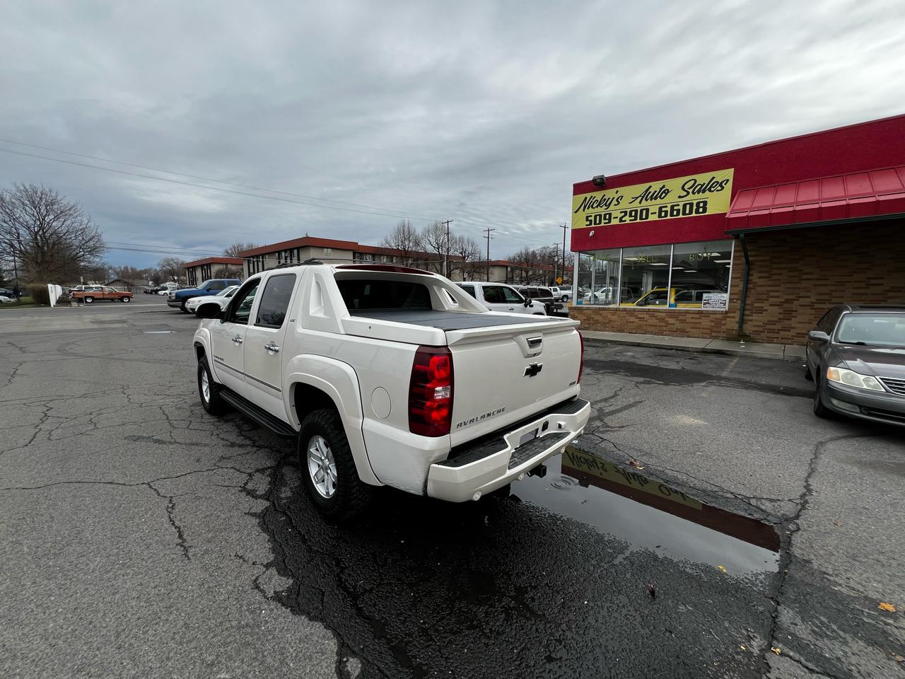 Chevrolet Avalanche LTZ 4WD 2011