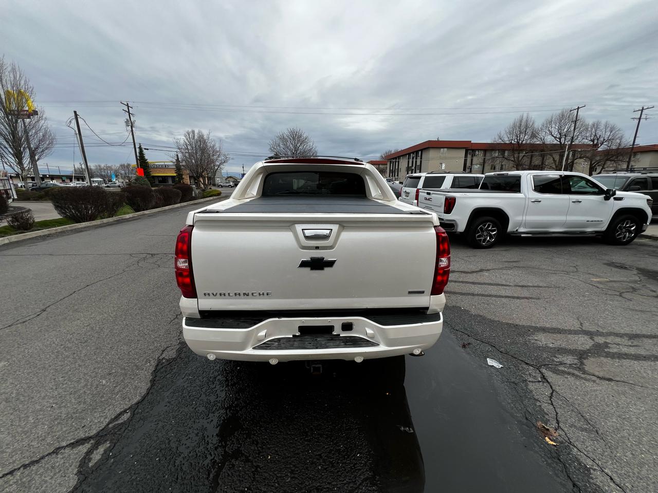Chevrolet Avalanche LTZ 4WD 2011