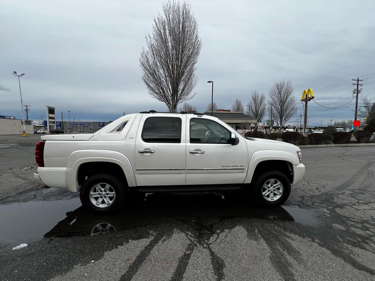 Chevrolet Avalanche LTZ 4WD 2011
