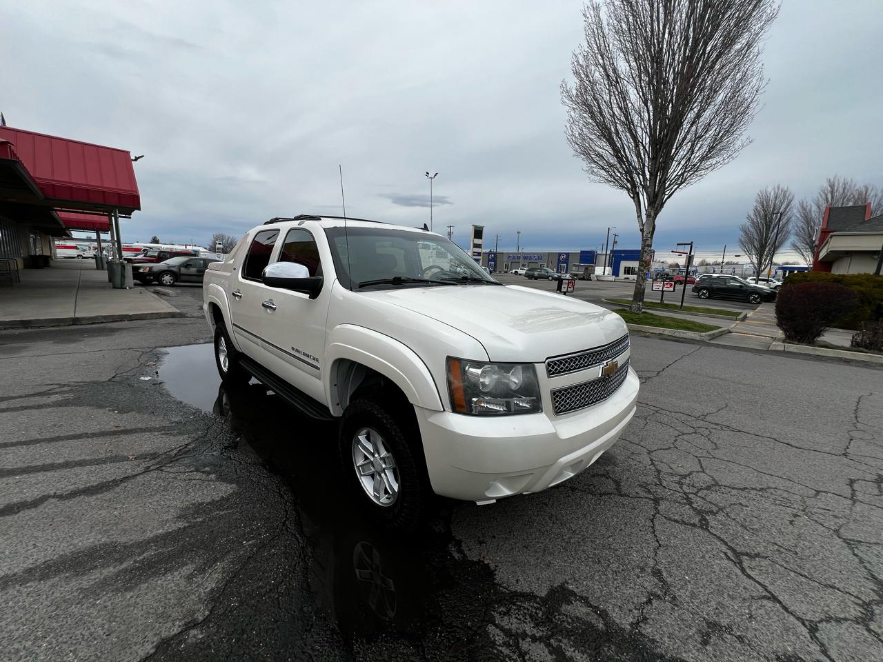 Chevrolet Avalanche LTZ 4WD 2011