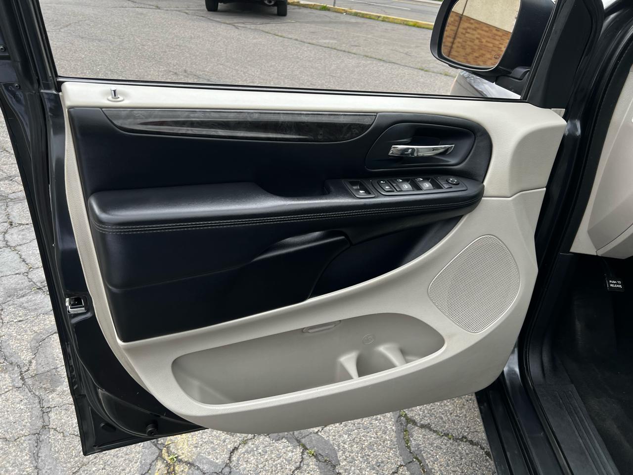 Dodge Grand Caravan SXT 2012