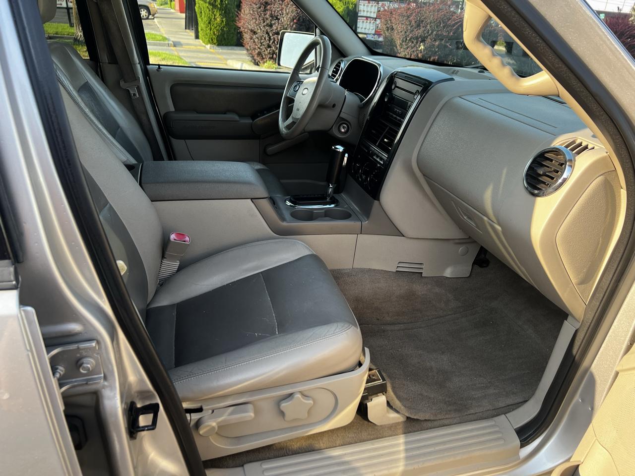 Ford Explorer XLT 4.6L 4WD 2007
