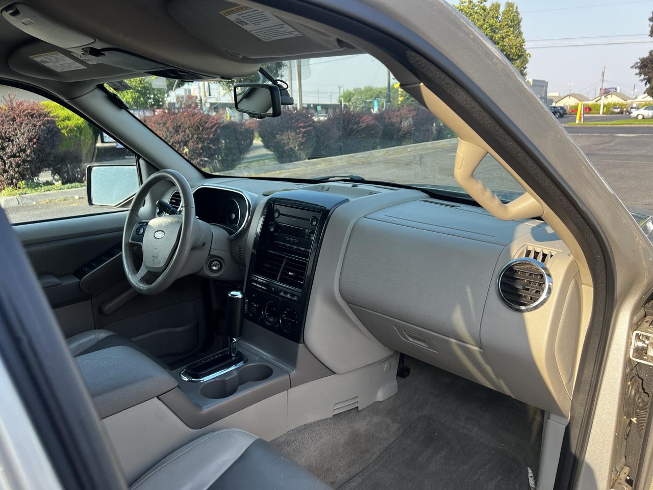 Ford Explorer XLT 4.6L 4WD 2007