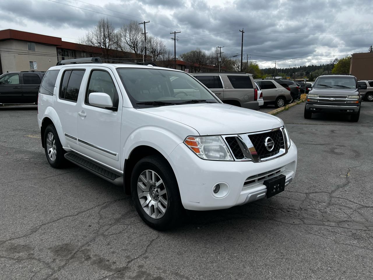 Nissan Pathfinder LE 4WD 2012