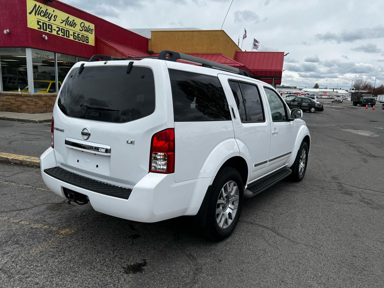 Nissan Pathfinder LE 4WD 2012